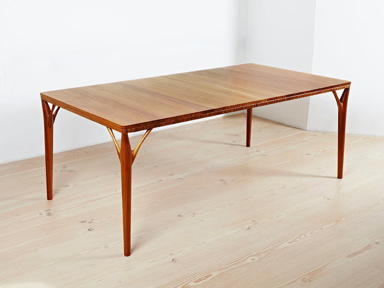 PD 55 Dining Table in Solid Teak