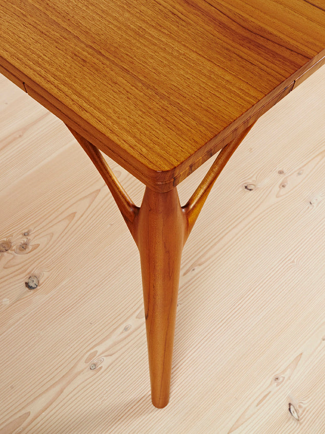 PD 55 Dining Table in Solid Teak leg