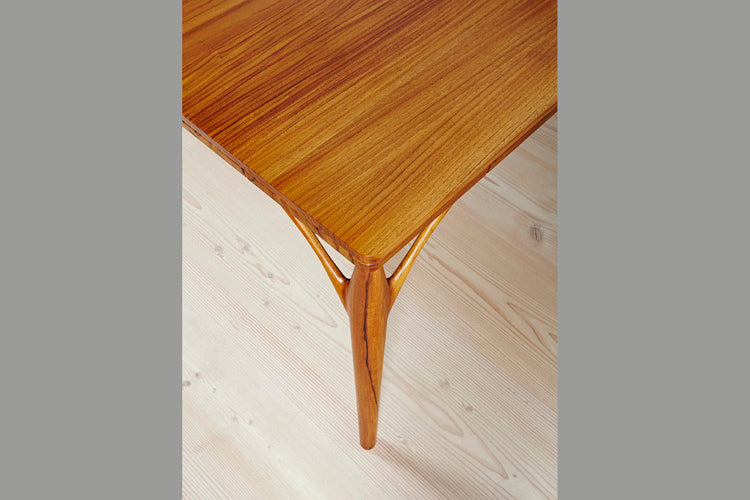 PD 55 Dining Table in Solid Teak leg