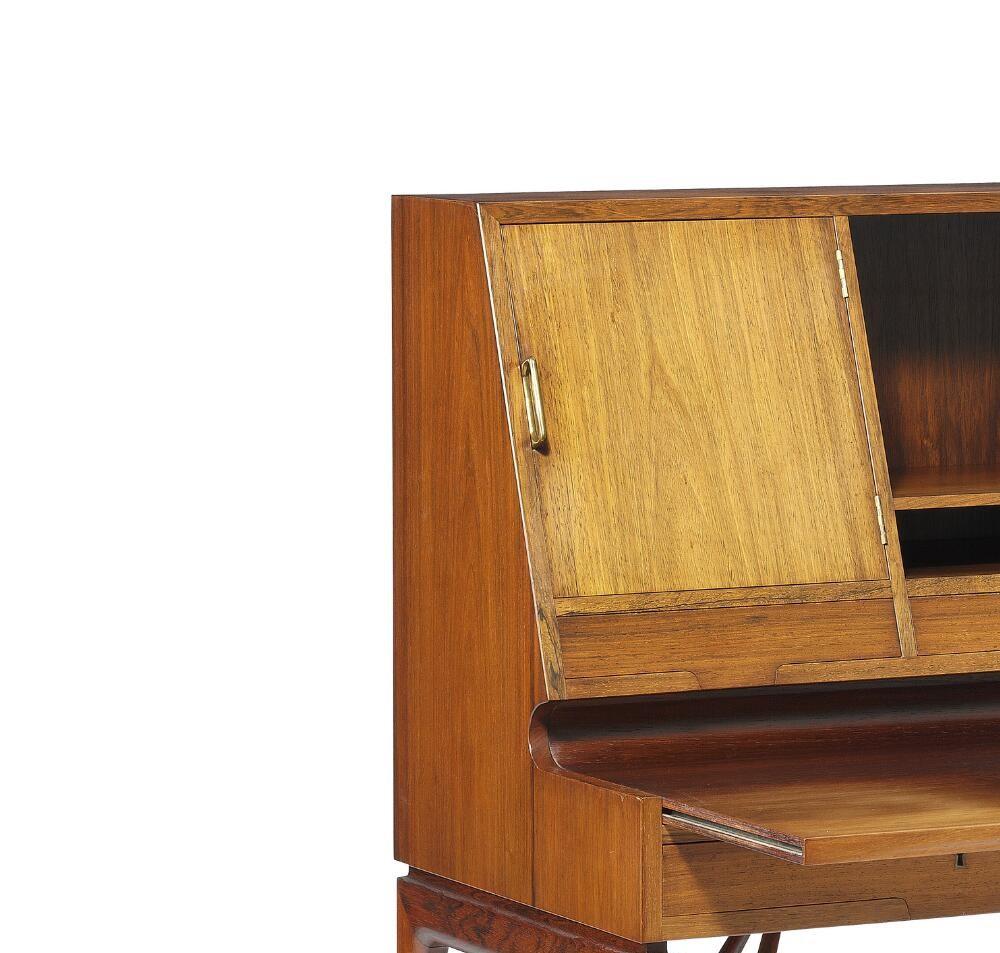 Freestanding Lady's Desk with Oblique Stretchers