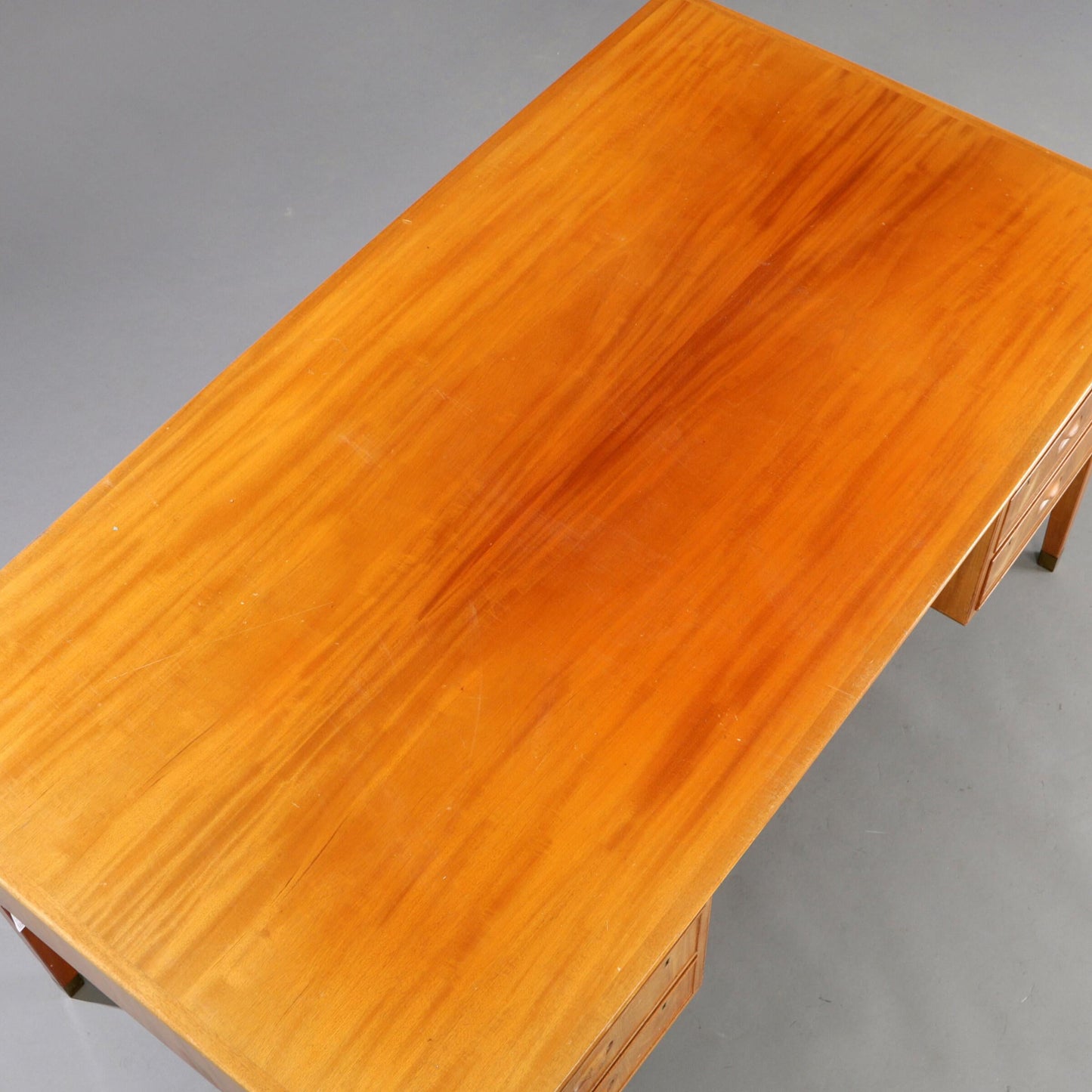 Gustav Bertelsen desk