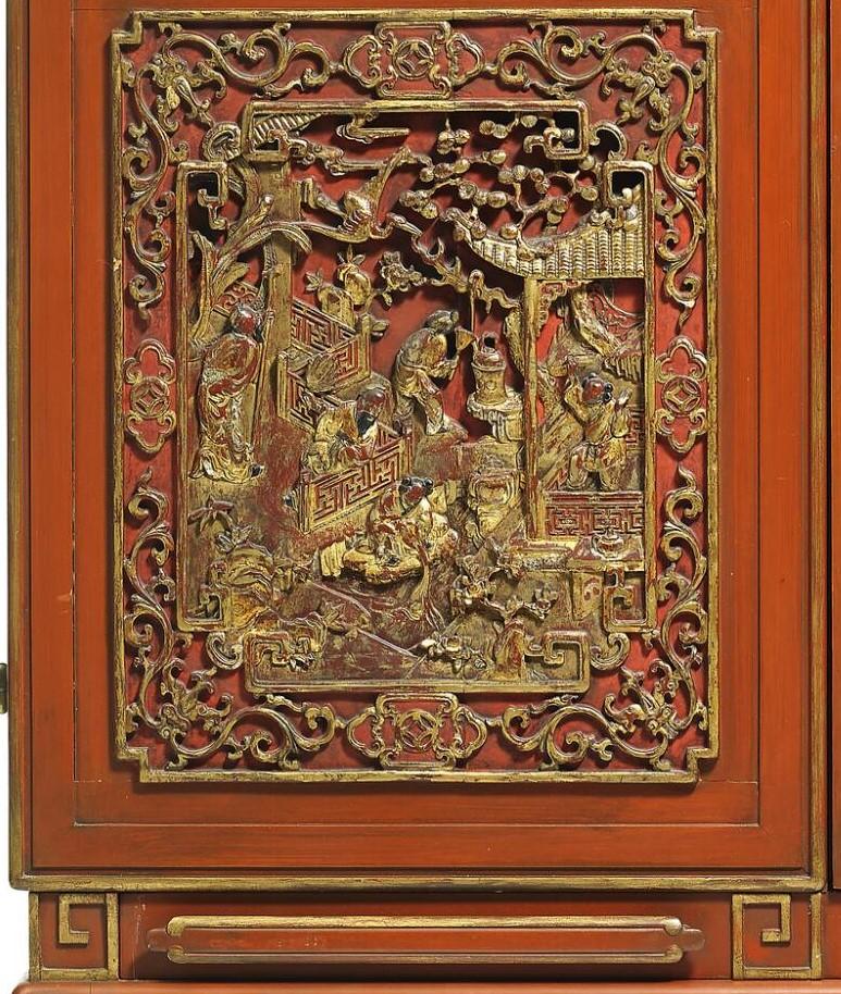 Swedish Grace” à la Chinoise bar cabinet