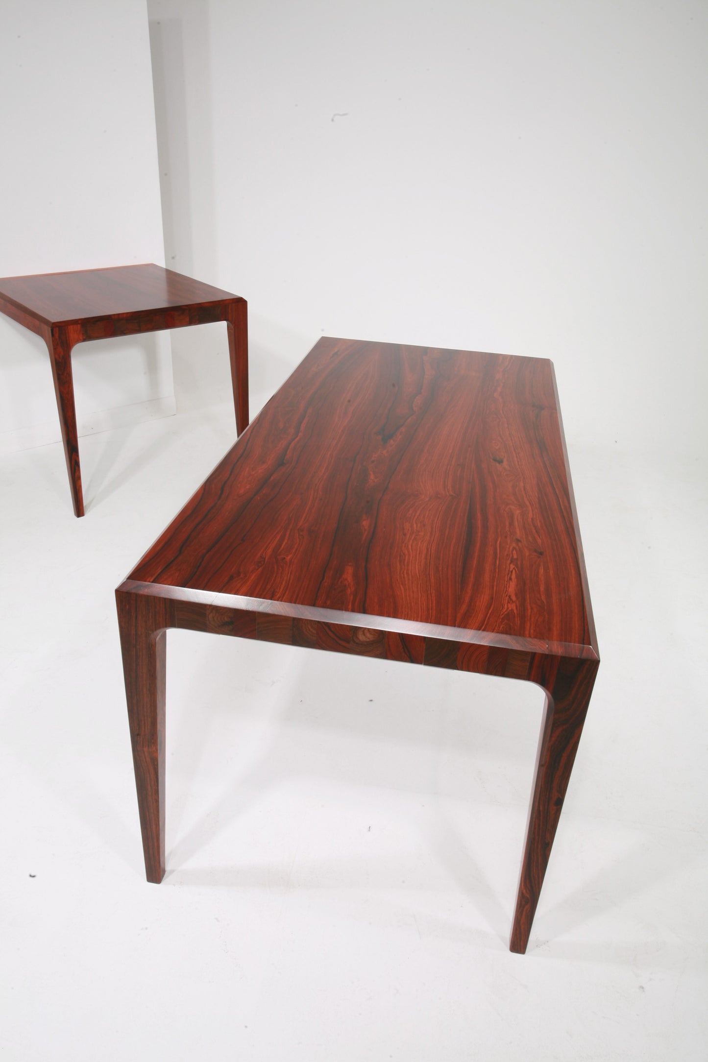 PD 60 Dining Table in Solid Rosewood 1