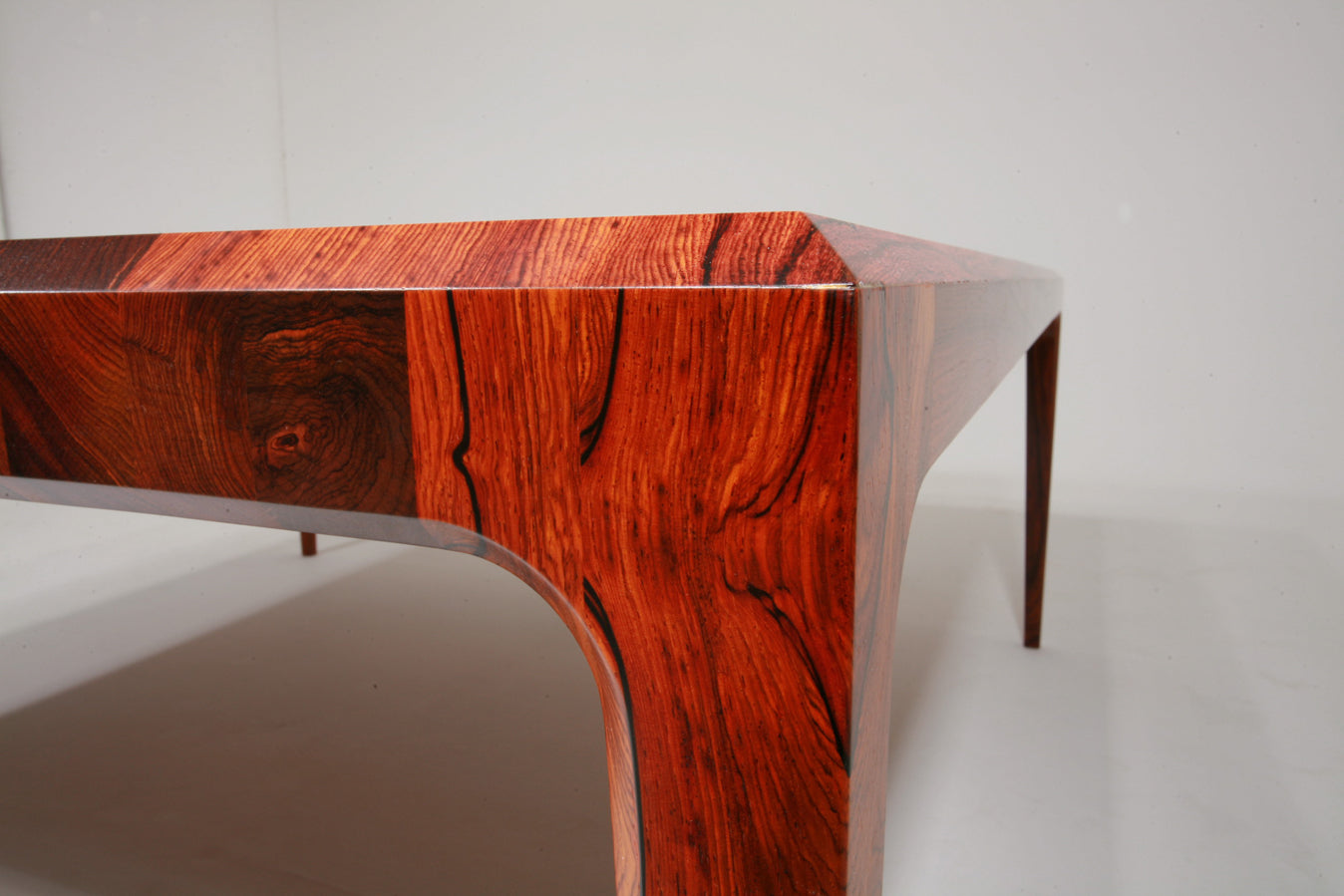 PD 60 Dining Table in Solid Rosewood 1