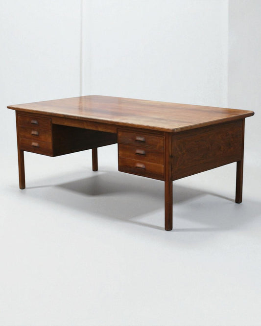 Erik Wørts: Freestanding "Mayor's" desk with profiled edges made 1953