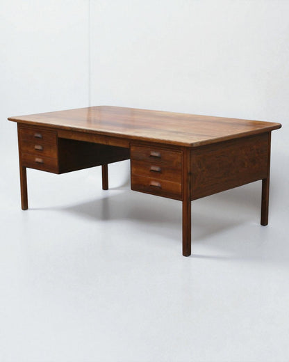Erik Wørts: Freestanding "Mayor's" desk with profiled edges made 1953