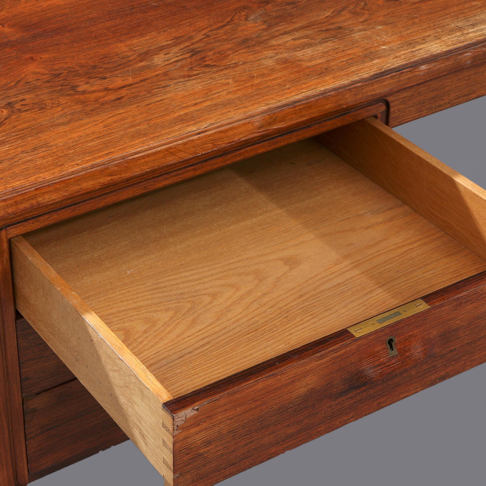 Freestanding "Mayor's" desk 1