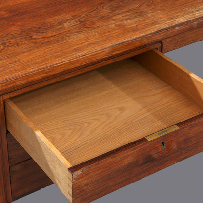 Freestanding "Mayor's" desk 1