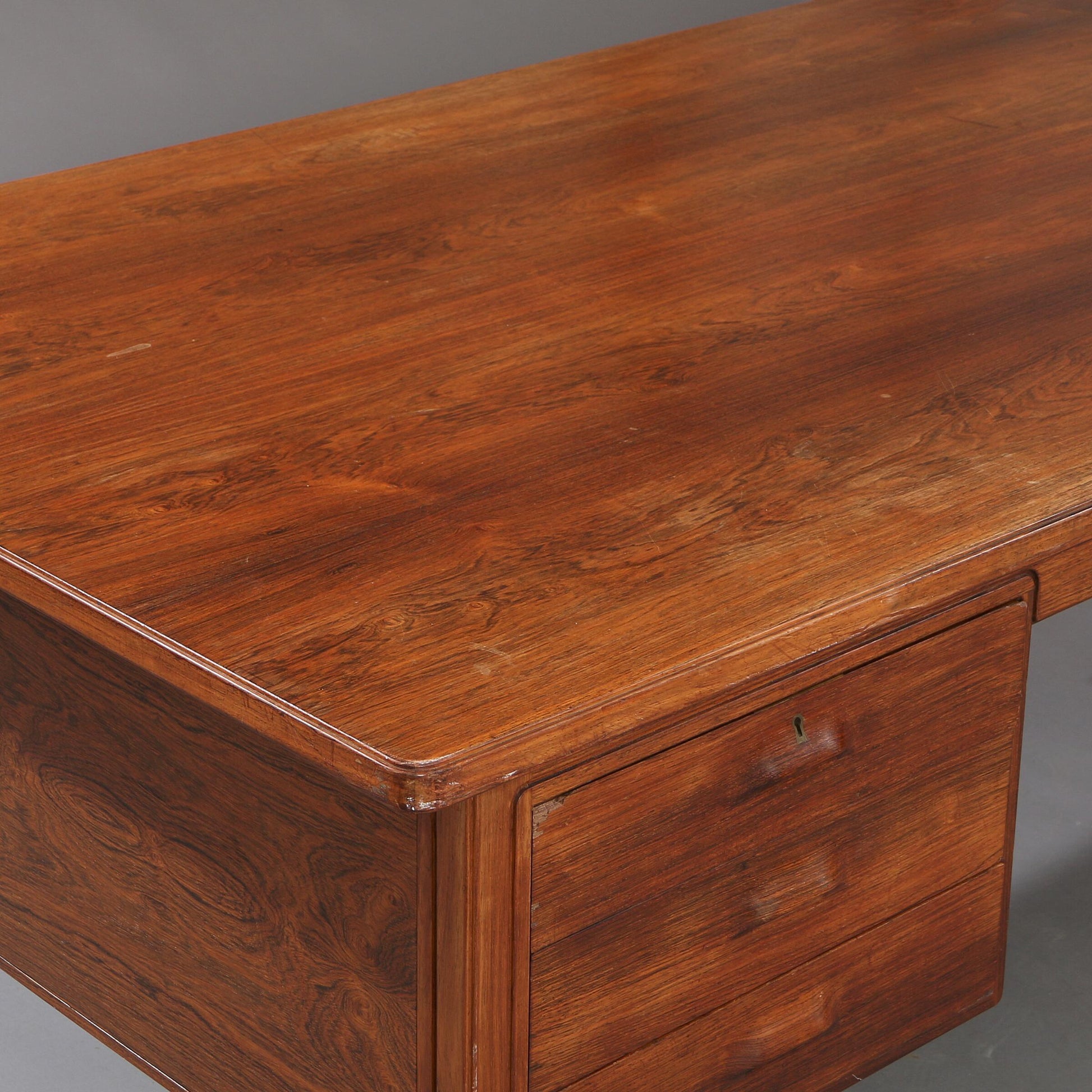 Freestanding "Mayor's" desk 2