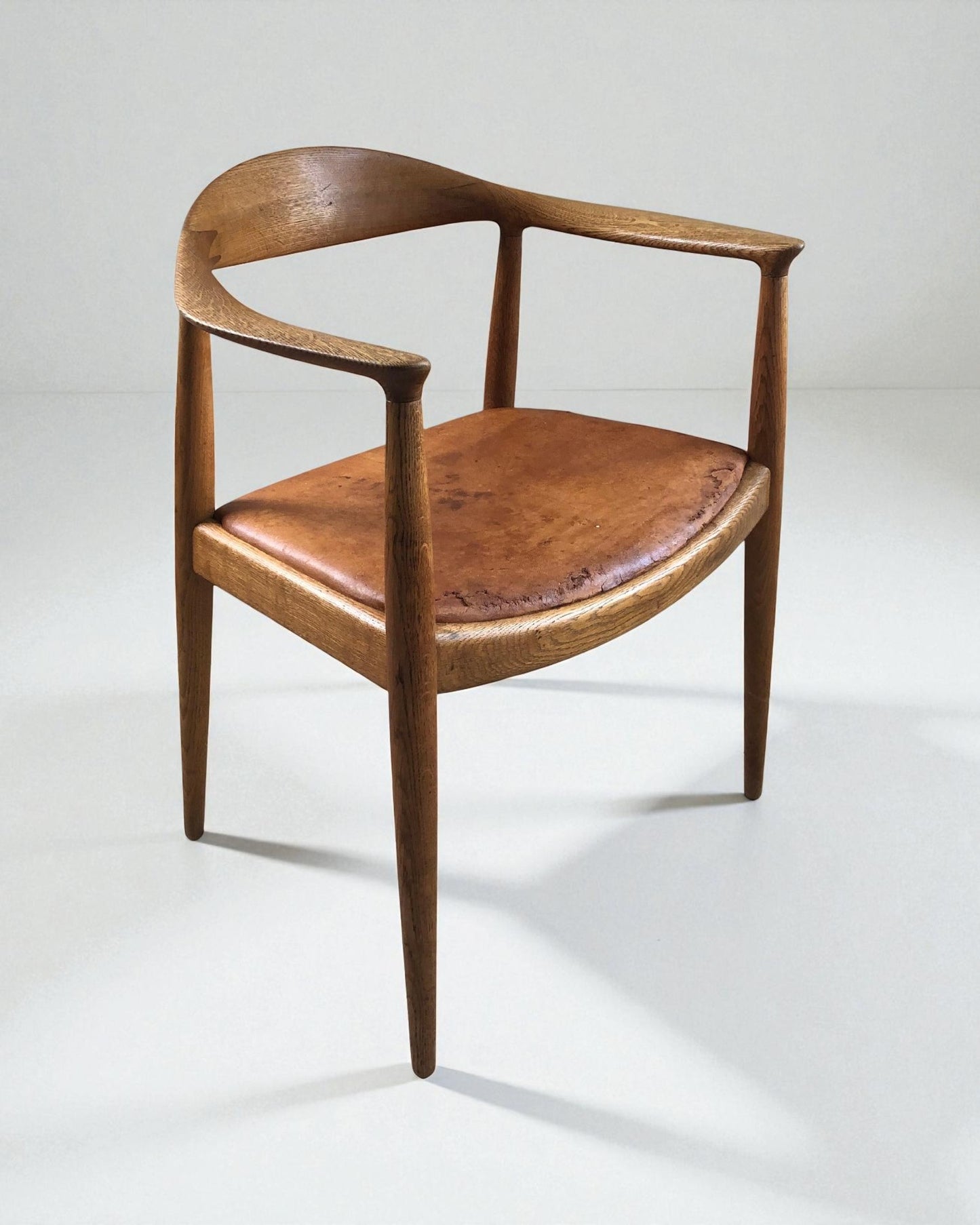 Hans Wegner Round Chair of Oak and Patinated Cognac Leather