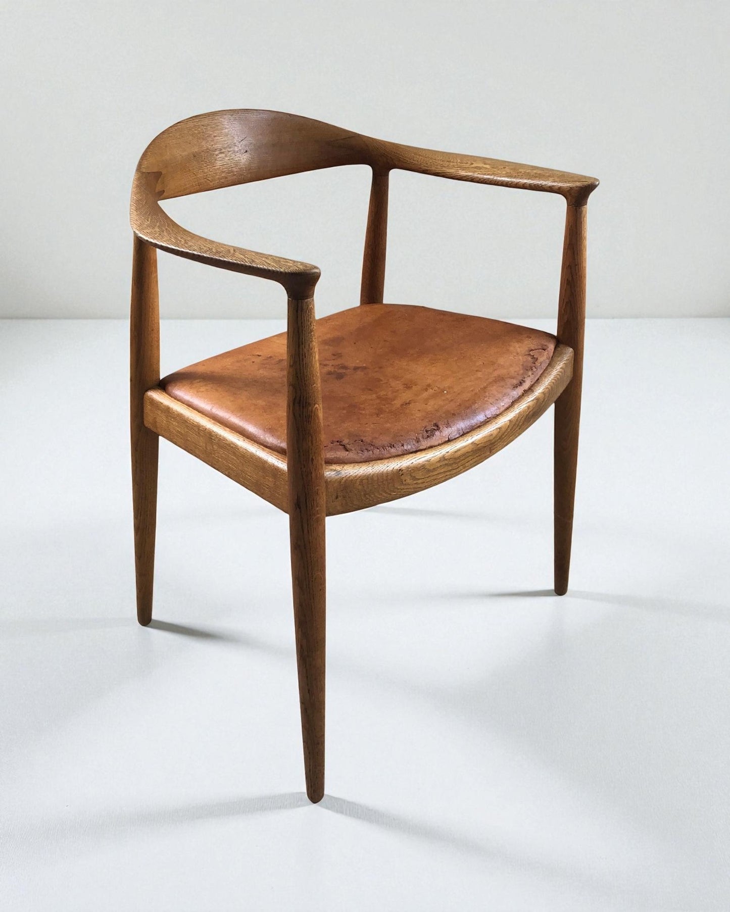 Hans Wegner Round Chair of Oak and Patinated Cognac Leather