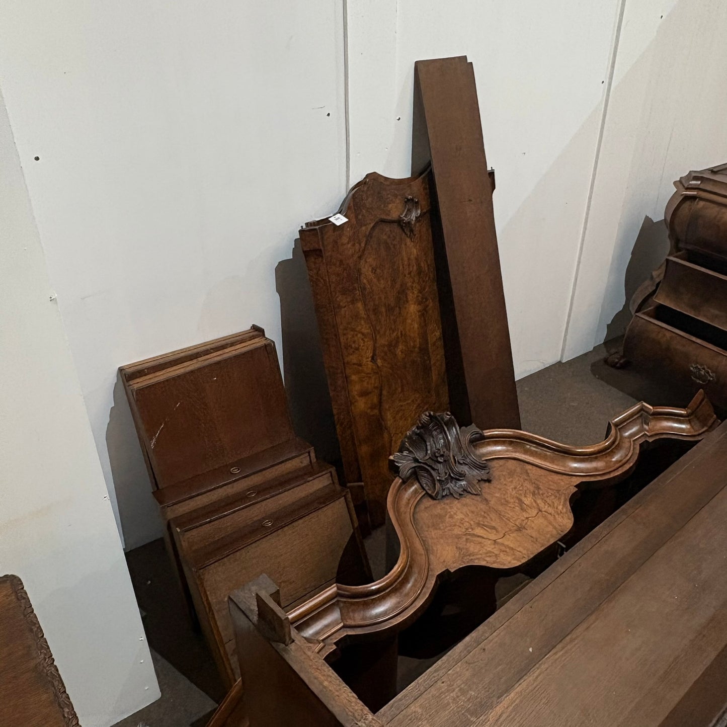 DUTCH WALNUT LINEN PRESS OF BOMBE FORM Early 20C