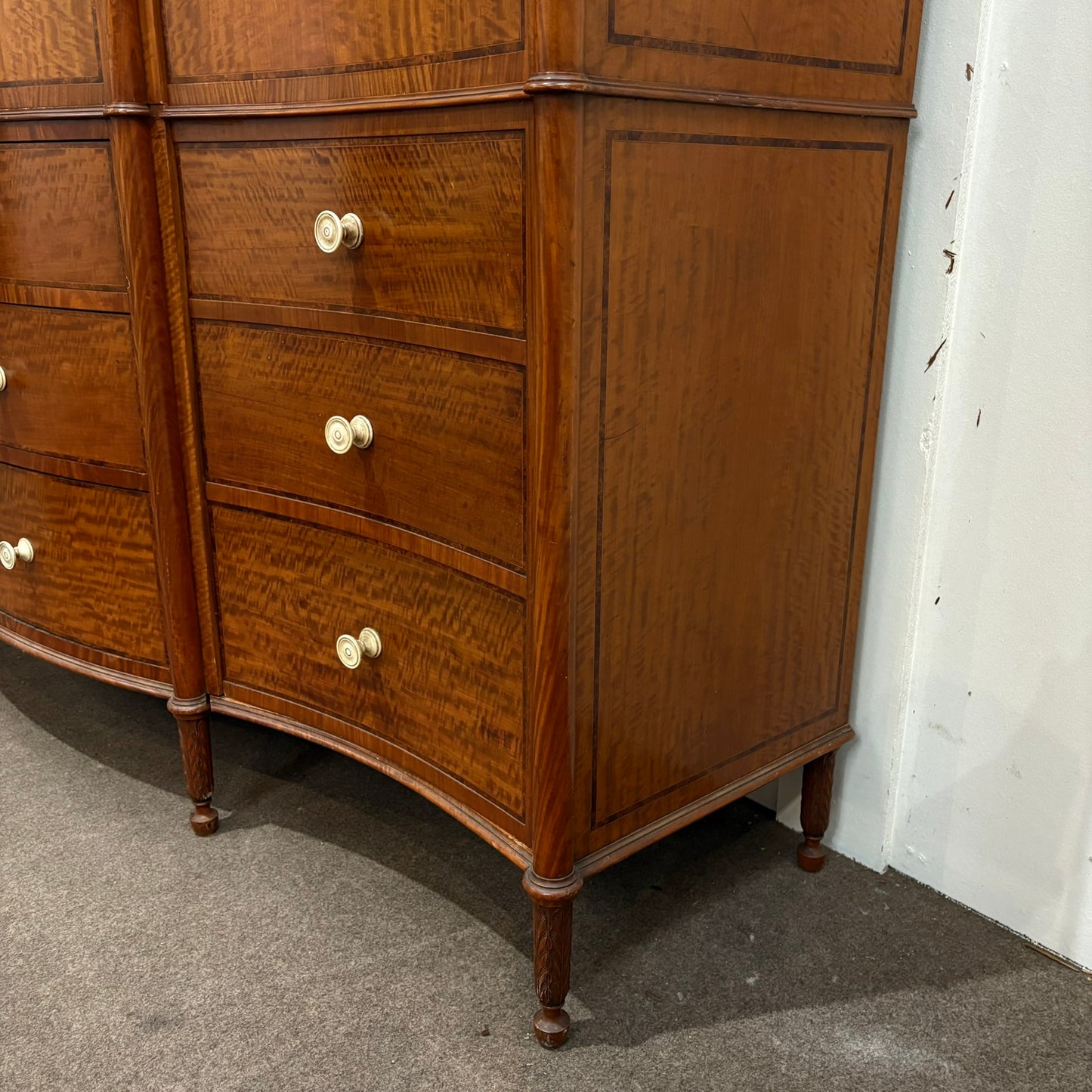 EDWARDIAN SATINWOOD INLAID AND CROSSBANDED SERPENTINE FRONTED WARDROBE