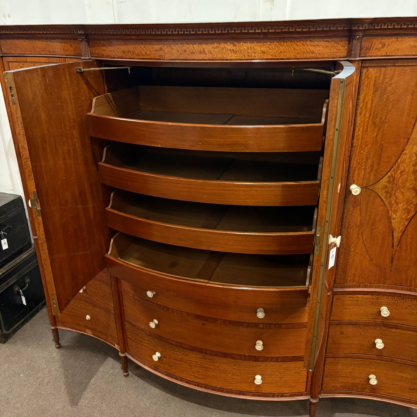 EDWARDIAN SATINWOOD INLAID AND CROSSBANDED SERPENTINE FRONTED WARDROBE