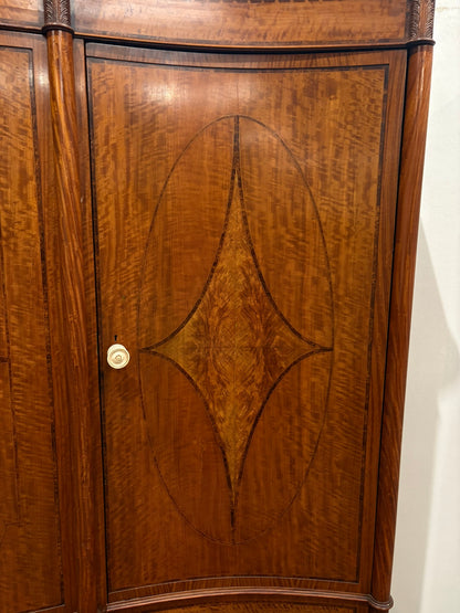 EDWARDIAN SATINWOOD INLAID AND CROSSBANDED SERPENTINE FRONTED WARDROBE