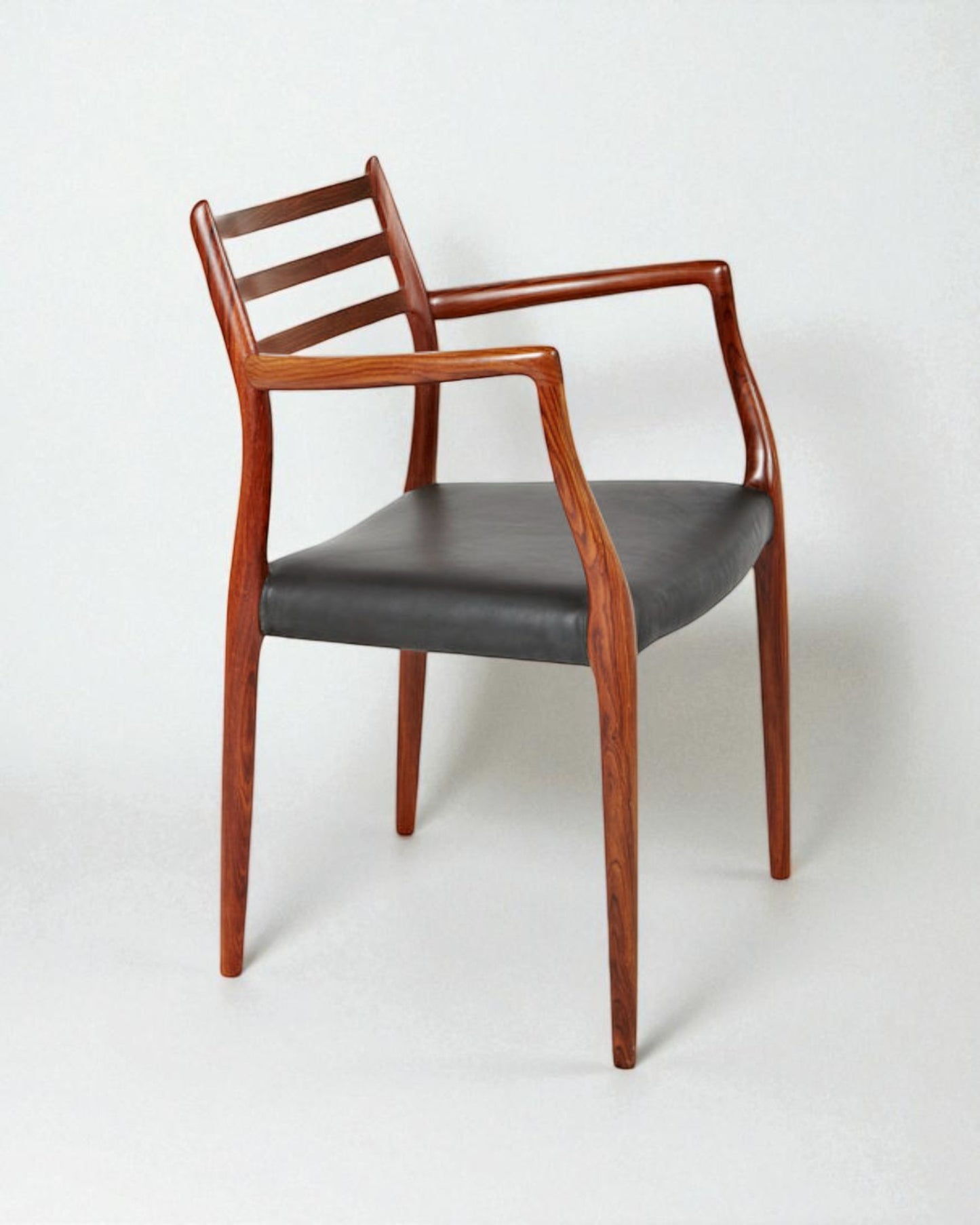 NO Moller 1962 Carver with detailing by Paere Dansk