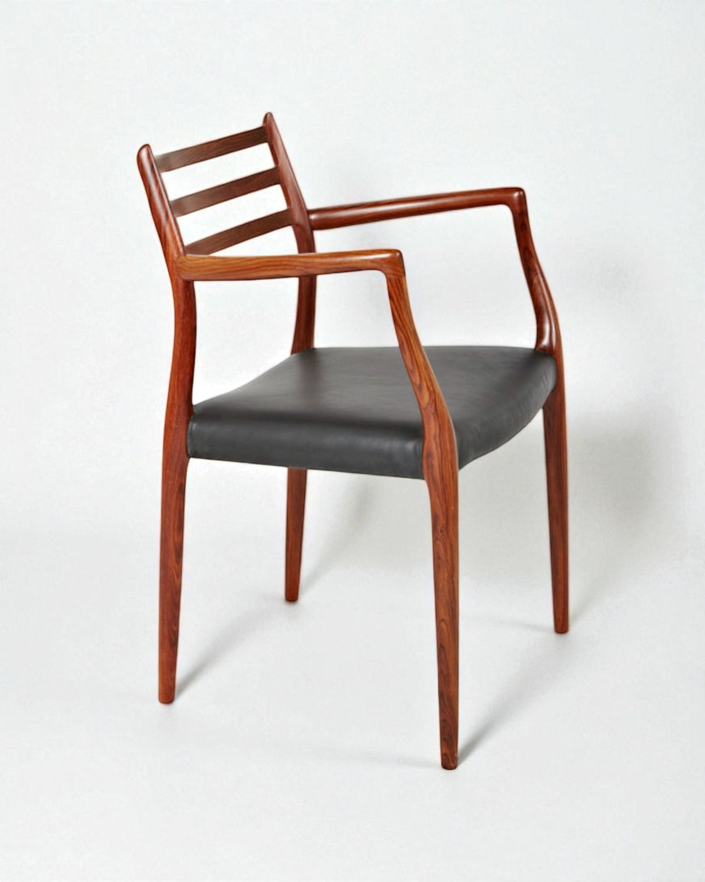 NO Moller 1962 Carver with detailing by Paere Dansk