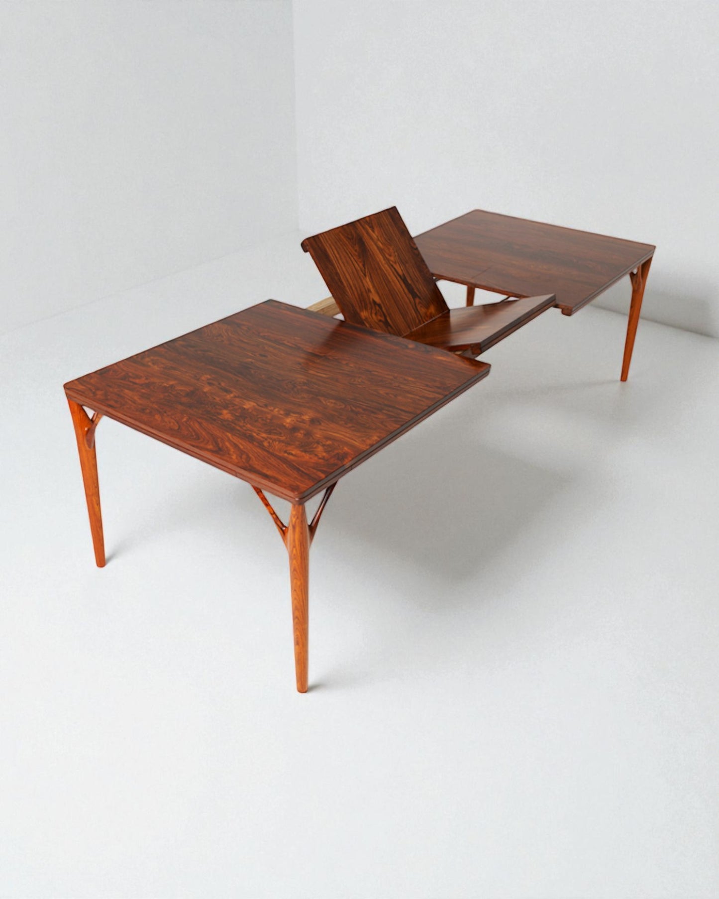 PD 55 Dining Table in Solid Rosewood