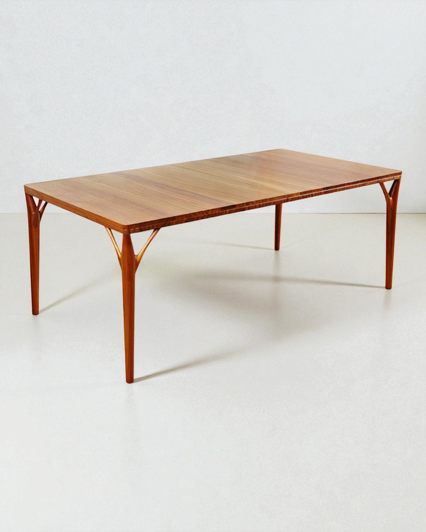 PD 55 Dining Table in Solid Teak