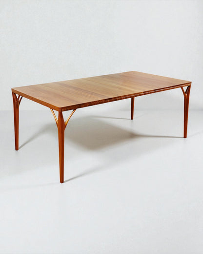 PD 55 Dining Table in Solid Teak